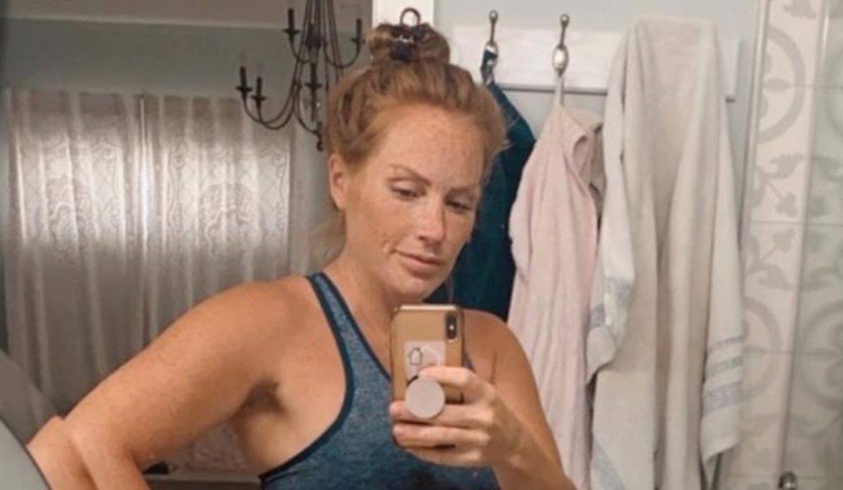 mina starsiak hawk shares the reality of childbirth and postpartum with a photo of herself in a diaper days after giving birth